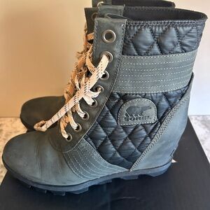 Sorel Black and Gray Quilted Lace-Up Boots